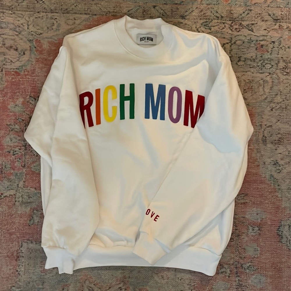 Tinx Rich Mom Sweatshirt (Medium, Tinx Merch)